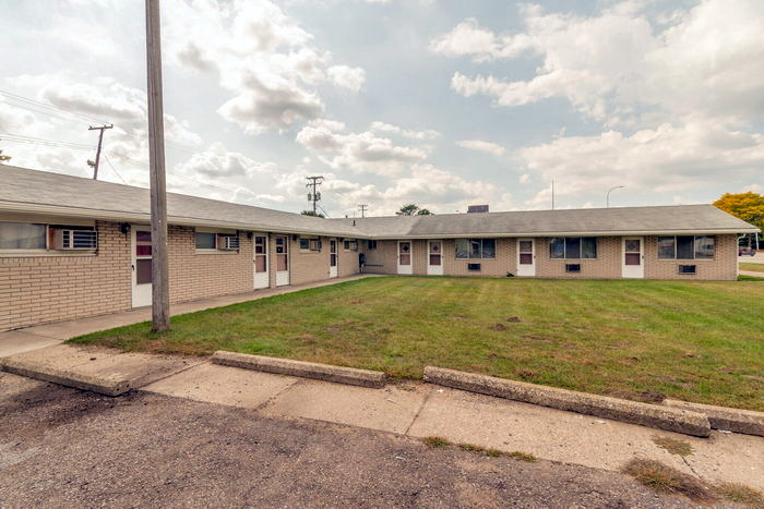 Paradise Motel - Real Estate Photos (newer photo)